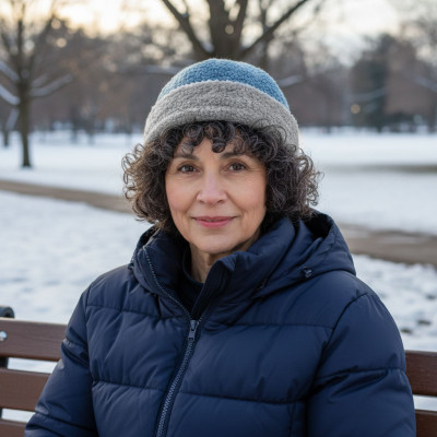 Czapka damska na zimę baranek na podszewce NIEBIESKA - Pako Jeans